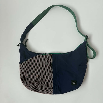 Underline dachshund crossbody bag / lightweight / water-resistant