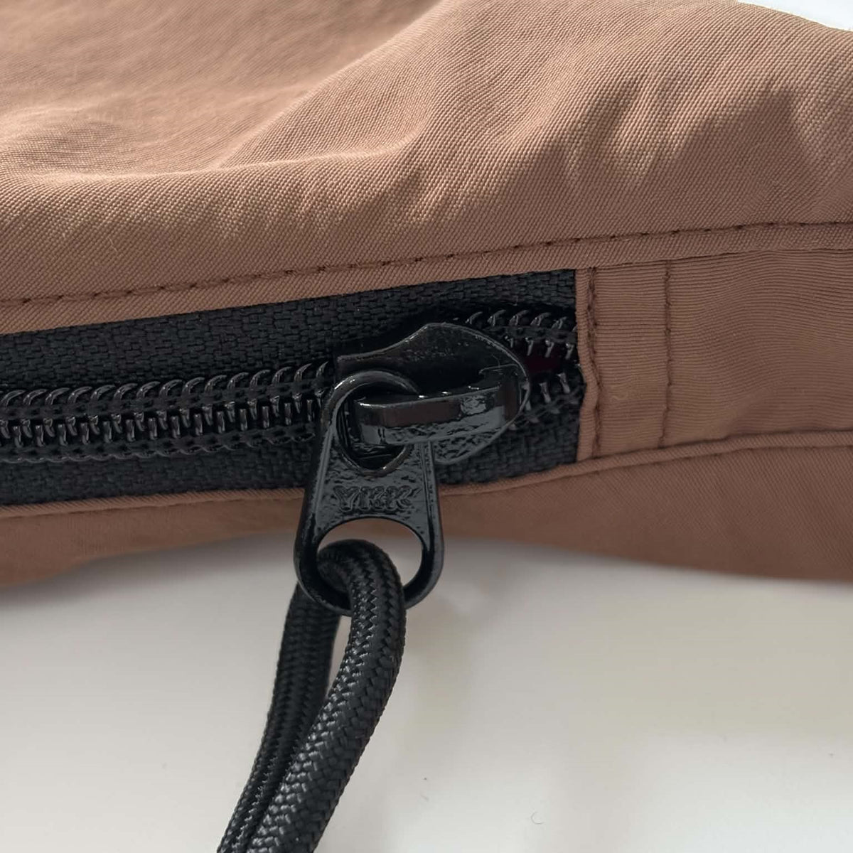 Underline dachshund crossbody bag / lightweight / water-resistant